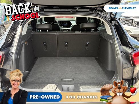 Used 2025 Chevrolet Trax LT FWD image 11