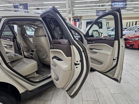 Used 2015 Cadillac SRX Luxury w/ Driver Awareness Package image 15