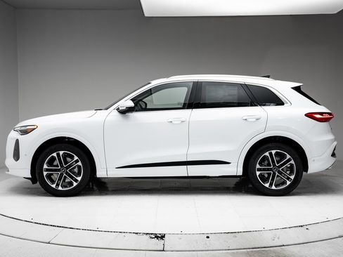 New 2025 Audi Q5 Prestige image 2