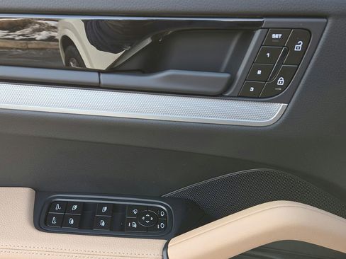 Certified 2026 Porsche Cayenne Coupe image 7