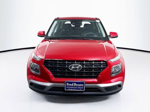 Certified 2022 Hyundai Venue SE image 2