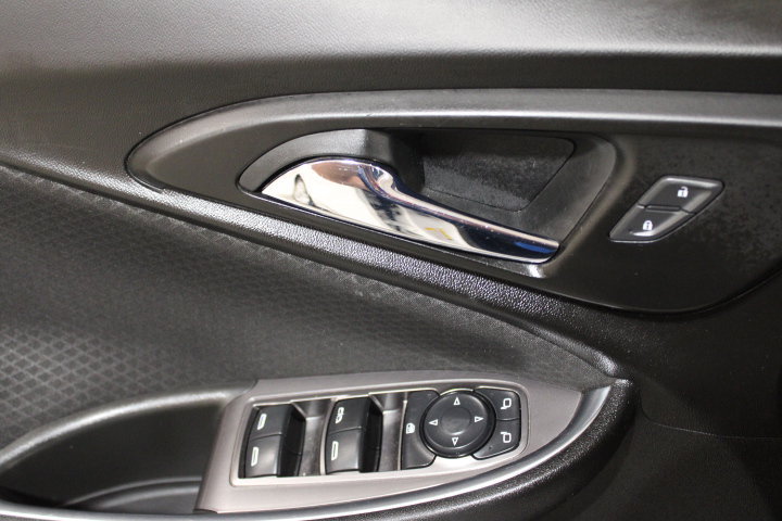 Used 2020 Chevrolet Malibu LT FWD image 15