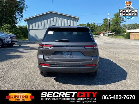 Used 2023 Jeep Grand Cherokee Altitude AWD/4WD image 6