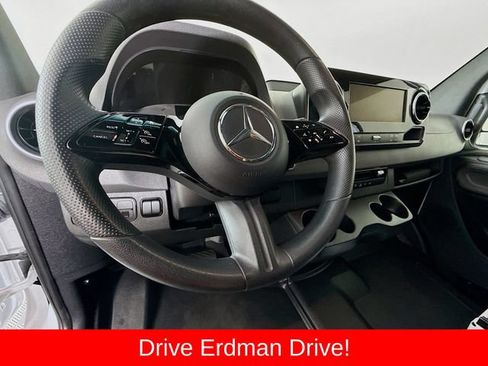Used 2025 Mercedes-Benz Sprinter 2500 image 7