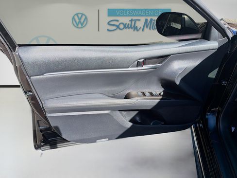 Used 2021 Toyota Camry XSE image 19