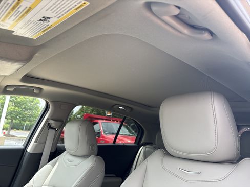 Used 2022 Cadillac XT4 Luxury w/ Cold Weather Package AWD/4WD image 15