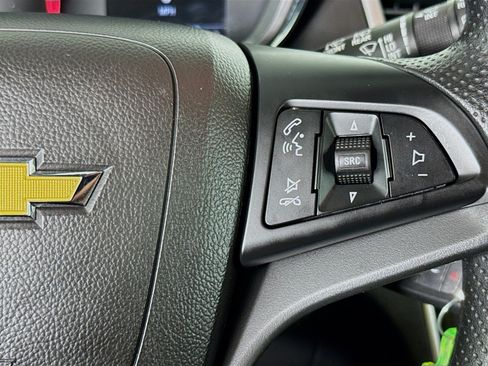 Used 2021 Chevrolet Trax LT AWD/4WD image 13