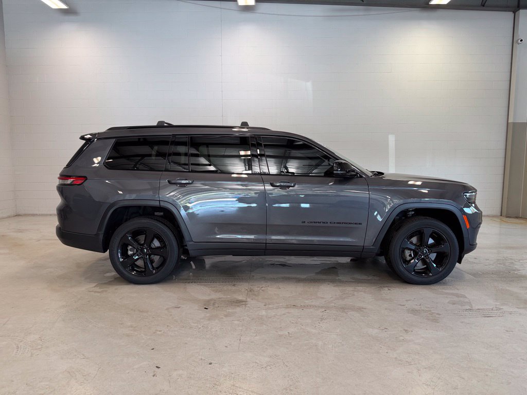 Used 2023 Jeep Grand Cherokee L Laredo AWD/4WD image 8