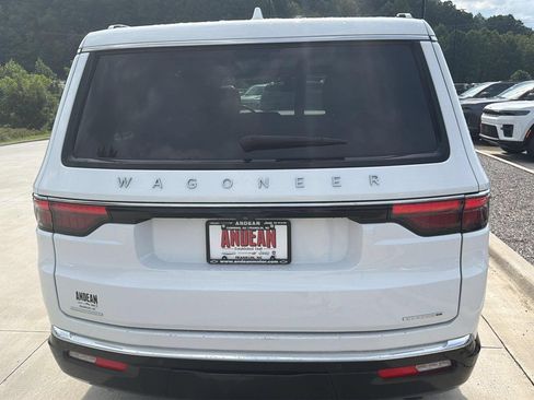 Used 2023 Jeep Wagoneer Series II w/ Convenience Group I AWD/4WD image 4