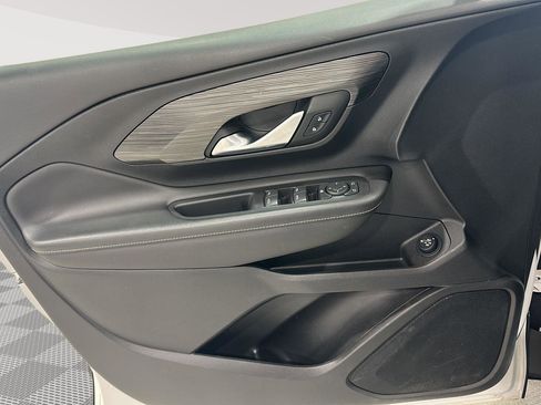 Used 2023 GMC Terrain SLE w/ Driver Convenience Package image 18