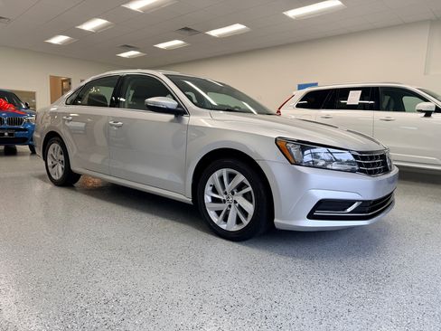 Used 2018 Volkswagen Passat 2.0T SE image 10