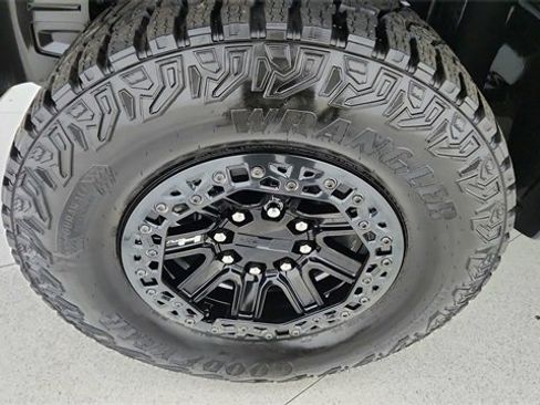 Used 2024 GMC Hummer EV 3X w/ Omega Edition image 58