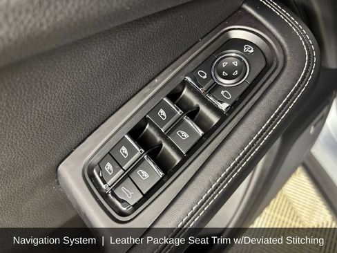 Used 2023 Porsche Macan w/ Premium Package Plus AWD/4WD image 14