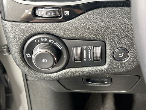 Used 2023 Jeep Cherokee Altitude Lux w/ Lux Elite Package AWD/4WD image 10