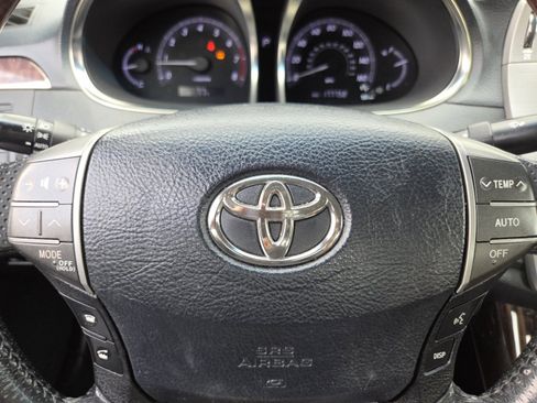 Used 2011 Toyota Avalon Limited FWD image 26