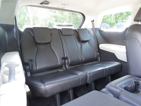 Used 2022 Kia Carnival LX FWD image 16
