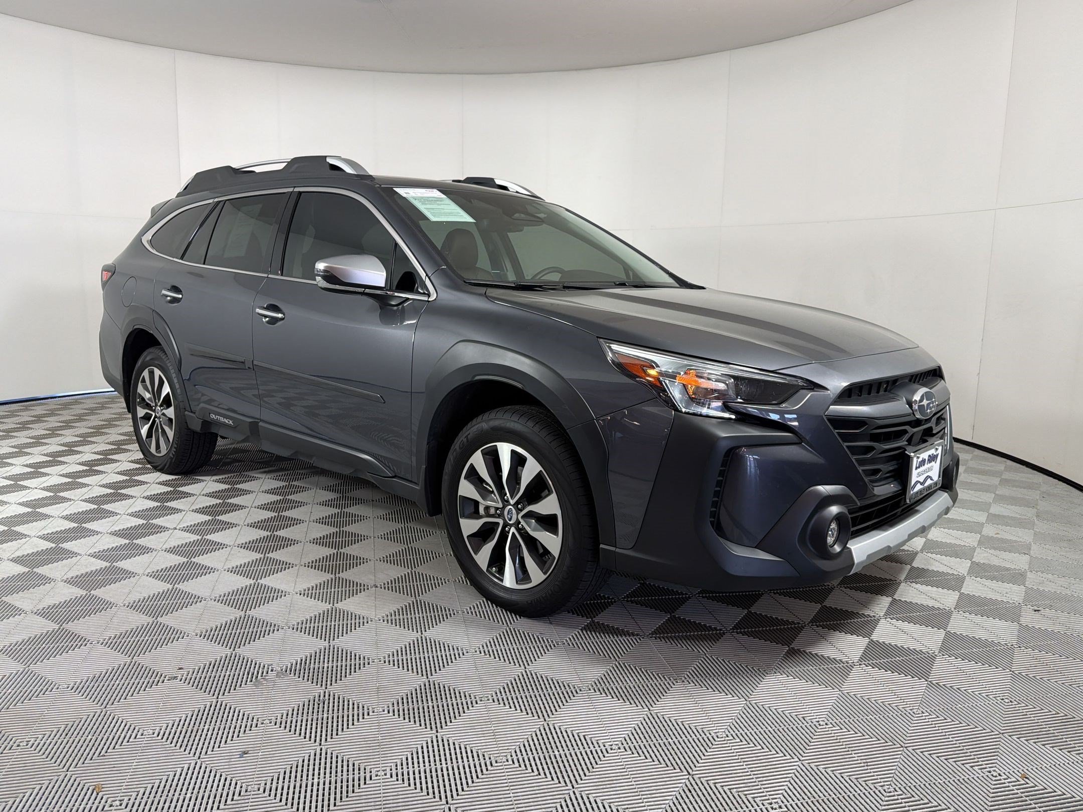 Used 2025 Subaru Outback Touring AWD/4WD image 7