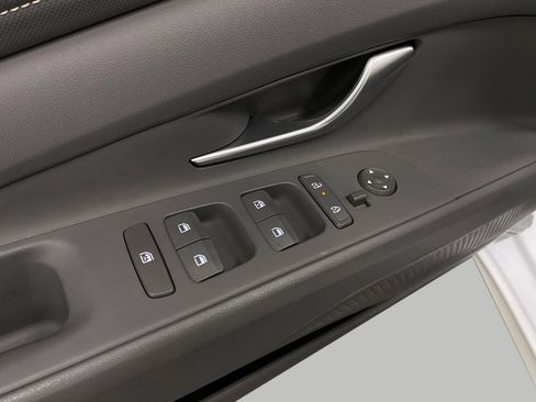 Certified 2024 Hyundai Elantra SEL w/ Convenience Package image 32