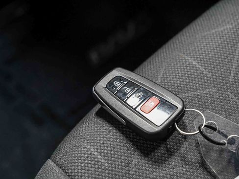 Certified 2024 Toyota RAV4 XLE FWD image 29