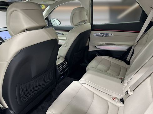 Certified 2026 Genesis GV70 2.5T Advanced AWD/4WD image 12