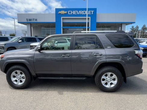 Used 2023 Toyota 4Runner SR5 Premium w/ Moonroof Package AWD/4WD image 4