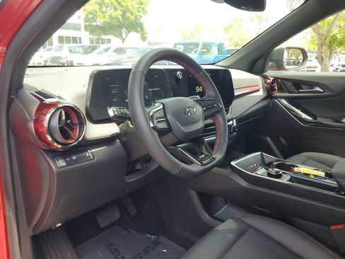Used 2025 Chevrolet Equinox RS w/ Convenience Package III FWD image 19