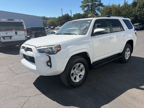 Used 2024 Toyota 4Runner SR5 Premium image 3
