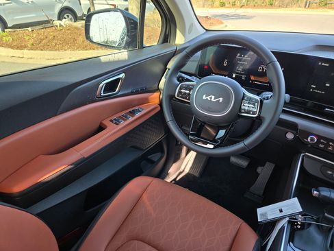 New 2026 Kia Carnival EX image 9