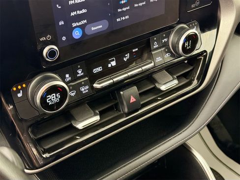 Used 2023 Toyota Highlander L image 15