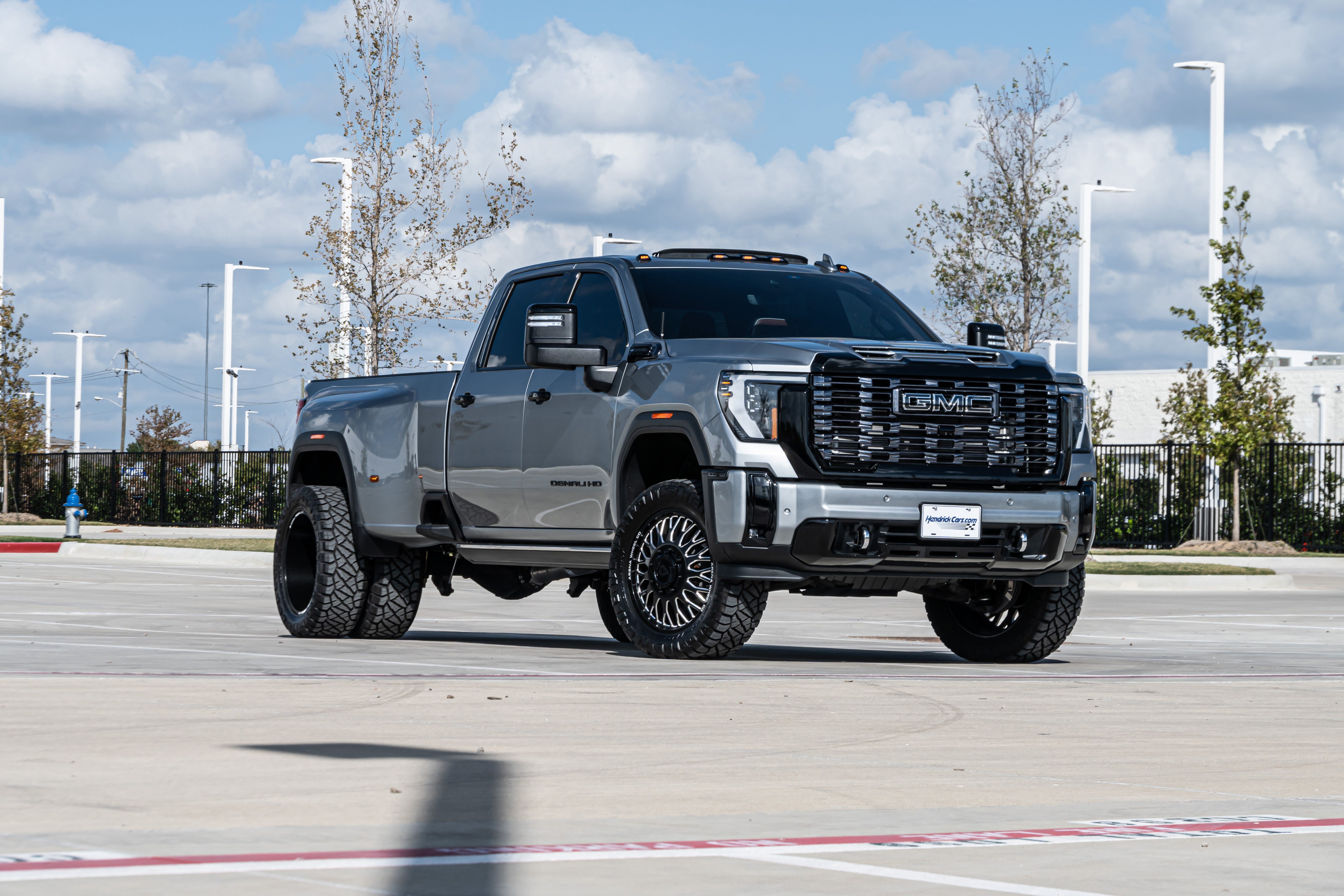 Used 2026 GMC Sierra 3500 Denali Ultimate AWD/4WD image 2