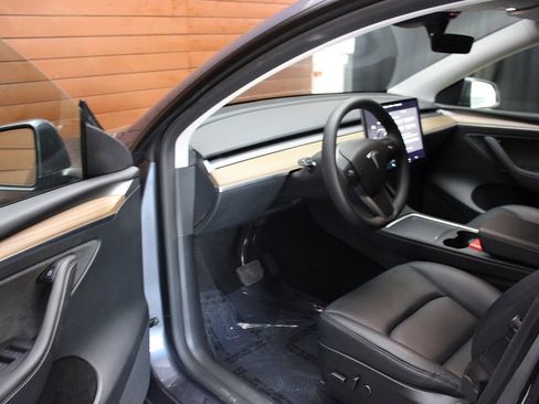 Used 2023 Tesla Model Y Long Range image 2