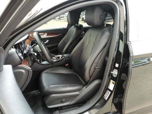Used 2017 Mercedes-Benz E 300 4MATIC image 6