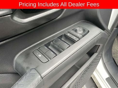 Used 2025 Toyota Tacoma SR AWD/4WD image 17