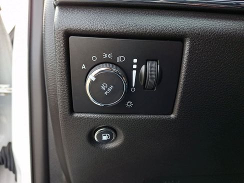 Used 2018 Jeep Grand Cherokee Limited image 26