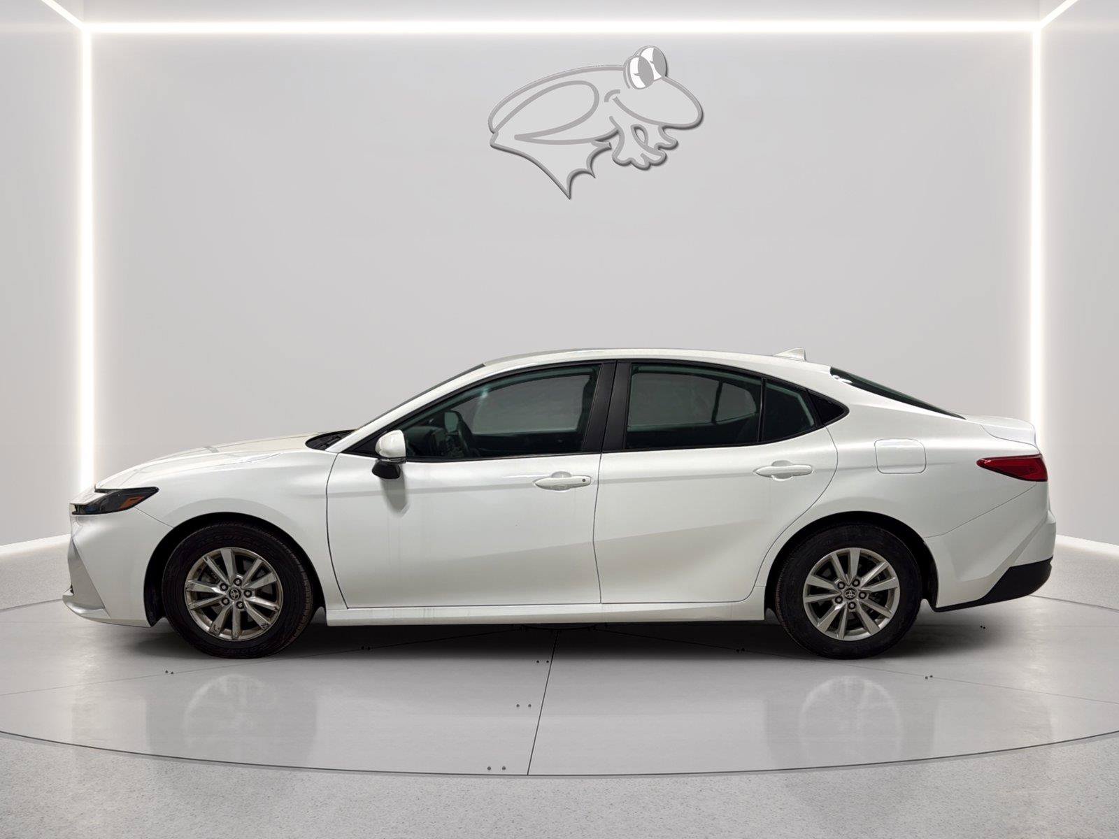 Used 2025 Toyota Camry LE FWD image 2