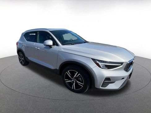 Used 2024 Volvo XC40 B5 Core AWD/4WD image 3