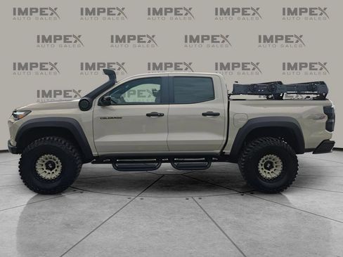 Used 2024 Chevrolet Colorado ZR2 w/ ZR2 Bison Edition AWD/4WD image 2