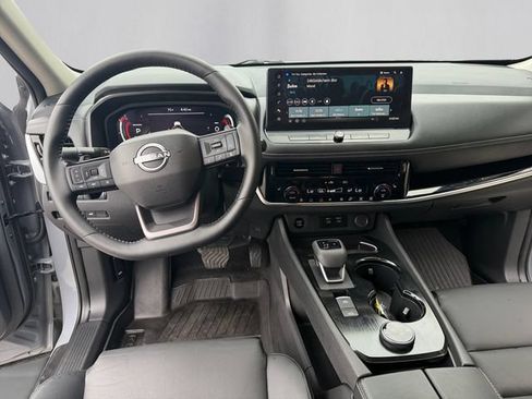 Used 2025 Nissan Rogue SL w/ SL Premium Package AWD/4WD image 10