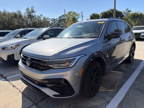 Used 2023 Volkswagen Tiguan SE R-Line image 3