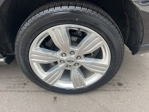 Used 2024 Ford Expedition Platinum image 9