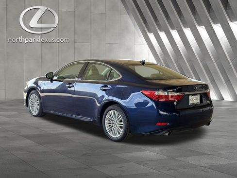 Used 2014 Lexus ES 350 w/ Luxury Package FWD image 2