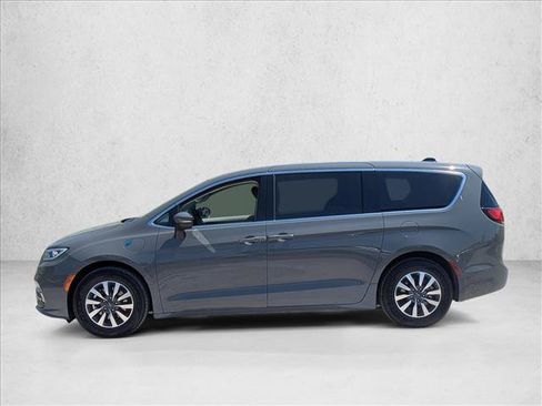 Used 2023 Chrysler Pacifica Touring-L FWD image 9