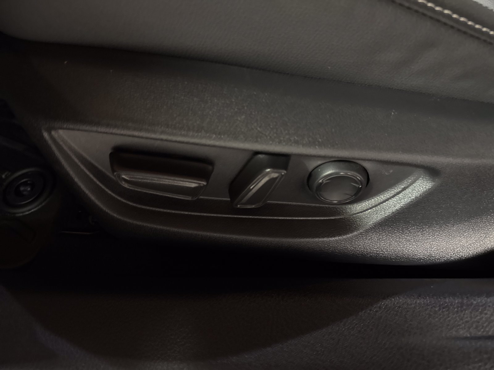 Used 2025 Toyota Camry SE FWD image 11