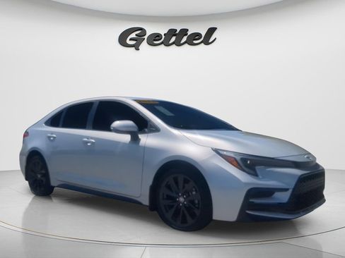 Used 2025 Toyota Corolla SE FWD image 2