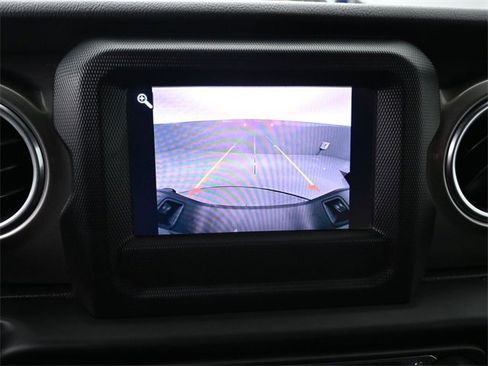 Used 2021 Jeep Gladiator Overland w/ Cold Weather Group image 12