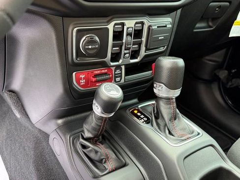 Used 2023 Jeep Gladiator Rubicon w/ Cold Weather Group AWD/4WD image 23
