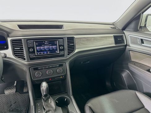 Used 2022 Volkswagen Atlas Cross Sport SE FWD image 20