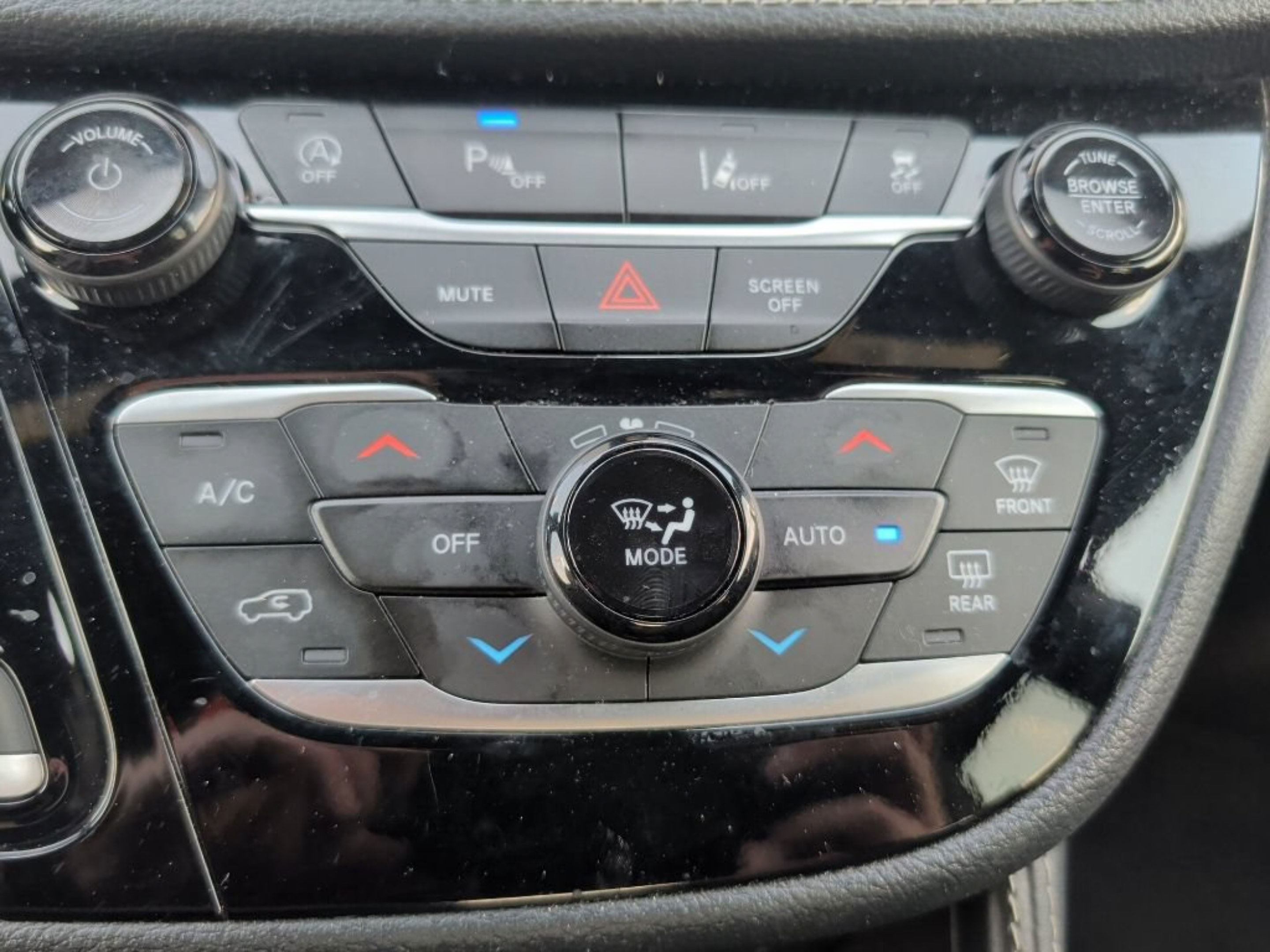 Used 2025 Chrysler Pacifica Limited FWD image 26