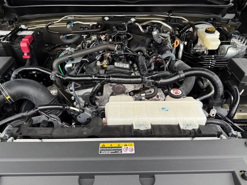 Certified 2025 Toyota Tacoma TRD Sport AWD/4WD image 9