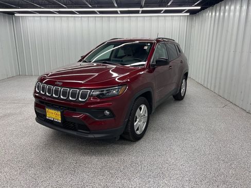 Used 2022 Jeep Compass Latitude FWD image 3